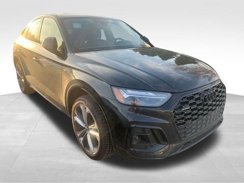 Used 2022 Audi Q5 2.0T Prestige w/ Prestige Package image 4