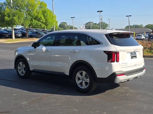 Used 2026 Kia Sorento LX FWD image 5