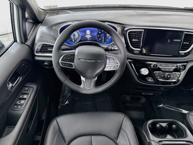 New 2027 Chrysler Pacifica Select AWD/4WD image 20