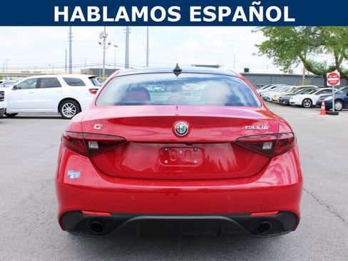 Used 2022 Alfa Romeo Giulia Veloce AWD/4WD image 4