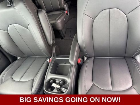 New 2026 Chrysler Pacifica Select image 16