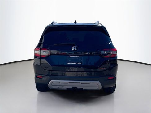 Used 2025 Honda Pilot TrailSport image 6
