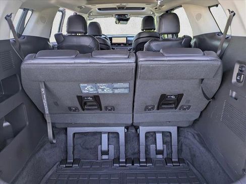 Used 2025 Kia Carnival SX image 6