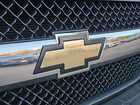 Used 2018 Chevrolet Express 2500 w/ Driver Convenience Package image 22