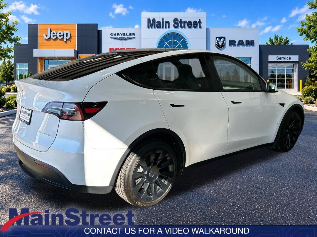 Used 2023 Tesla Model Y AWD image 5