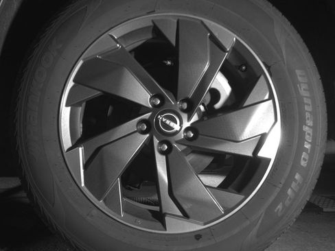 Used 2025 Nissan Rogue SV AWD/4WD image 14