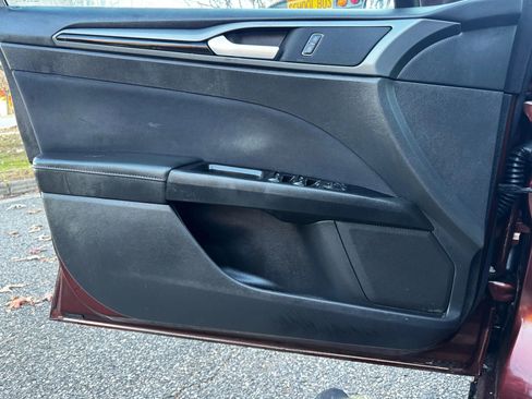 Used 2016 Ford Fusion SE w/ Equipment Group 201A image 9