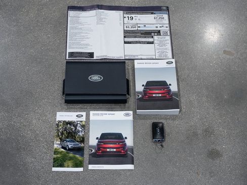 Used 2025 Land Rover Range Rover Sport Dynamic SE image 21