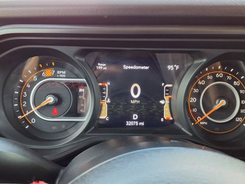 Used 2024 Jeep Wrangler Unlimited Rubicon w/ Convenience Group AWD/4WD image 17