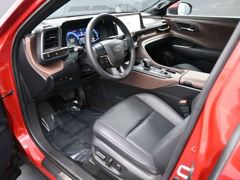 Used 2023 Toyota Crown Limited w/ Advanced Technology Package image 2