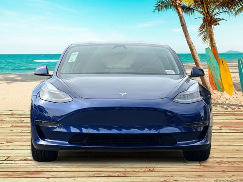 Used 2021 Tesla Model 3 Standard Range Plus image 9