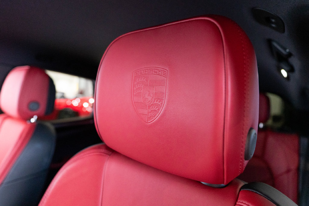 Certified 2023 Porsche Macan S AWD/4WD image 6