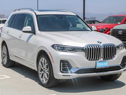 Used 2019 BMW X7 xDrive40i w/ Parking Assistance Package image 3