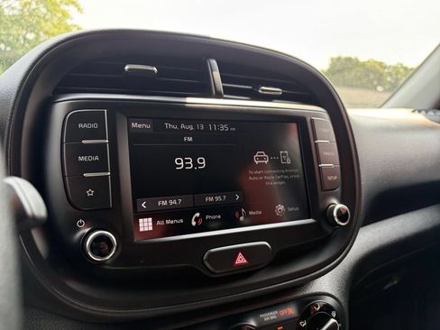 Used 2025 Kia Soul LX w/ LX Technology Package FWD image 20