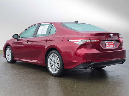 Certified 2018 Toyota Camry XLE image 5
