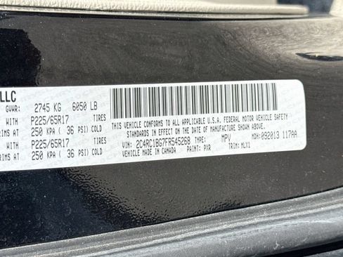 Used 2015 Chrysler Town & Country Touring FWD image 32
