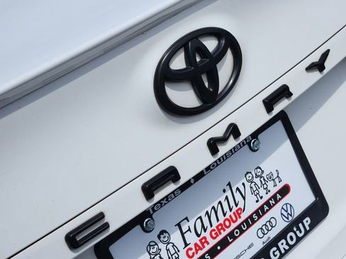 Used 2021 Toyota Camry SE image 6