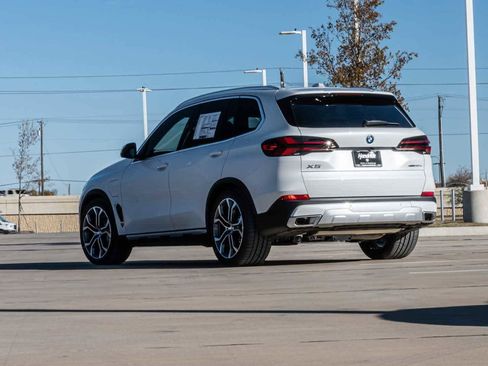 New 2026 BMW X5 xDrive50e w/ Premium Package image 2