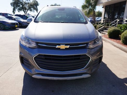 Used 2019 Chevrolet Trax LT w/ LT Convenience Package image 2
