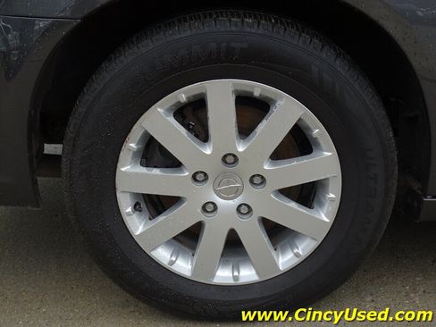 Used 2016 Chrysler Town & Country Touring FWD image 34