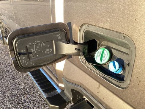 Used 2023 Ford F250 Lariat w/ Chrome Package image 16