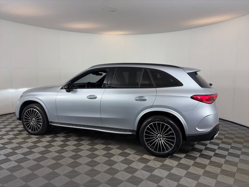 Used 2023 Mercedes-Benz GLC 300 4MATIC image 4