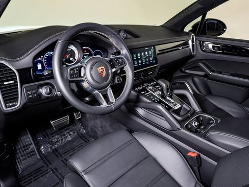 Certified 2023 Porsche Cayenne GTS image 4