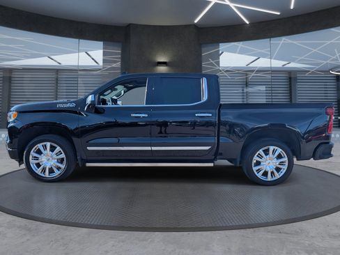 Used 2025 Chevrolet Silverado 1500 High Country image 3