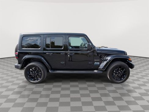 Used 2023 Jeep Wrangler Unlimited Sahara w/ Cold Weather Group AWD/4WD image 4