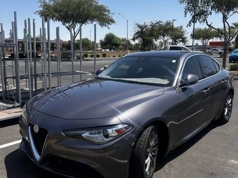 Used 2017 Alfa Romeo Giulia RWD image 8