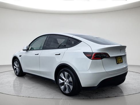 Used 2021 Tesla Model Y Long Range AWD/4WD image 3