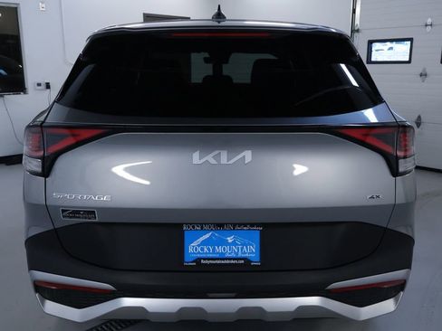 Used 2024 Kia Sportage LX image 6