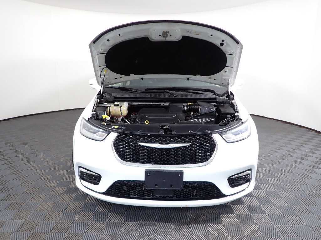 Used 2021 Chrysler Pacifica Touring-L FWD image 40