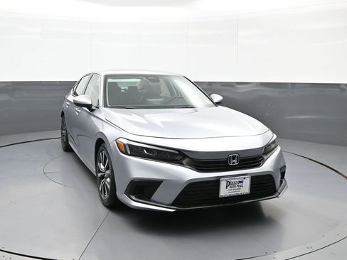 Used 2023 Honda Civic EX image 3