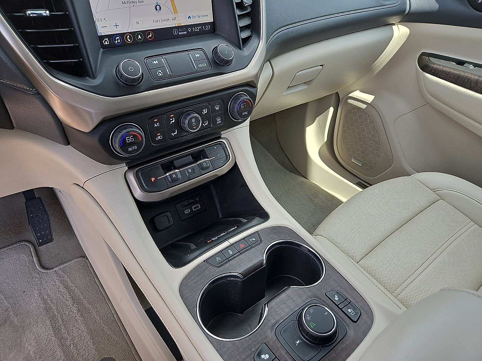 Used 2023 GMC Acadia Denali w/ Denali Ultimate Package FWD image 21