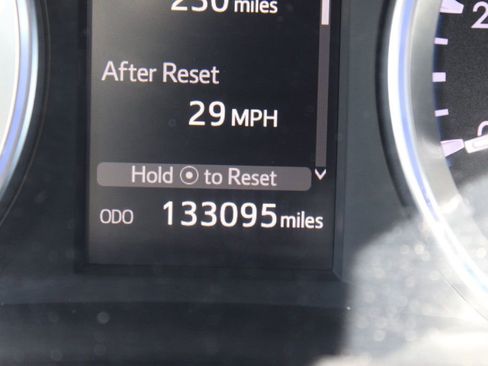 Used 2017 Toyota Highlander Limited Platinum image 40