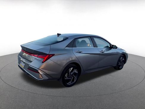 Used 2025 Hyundai Elantra SEL image 15