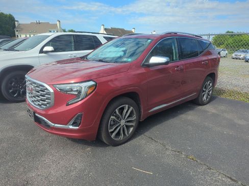 Used 2019 GMC Terrain Denali w/ Advanced Safety Package AWD/4WD image 3