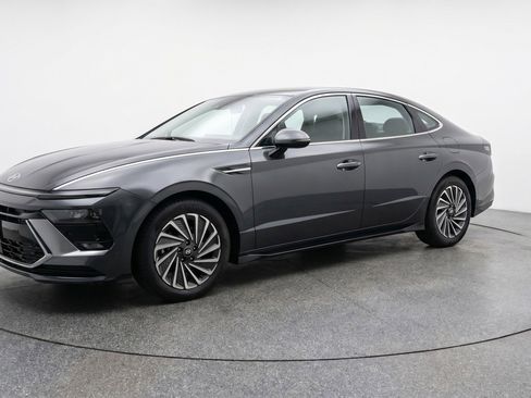 Used 2025 Hyundai Sonata SEL FWD image 3