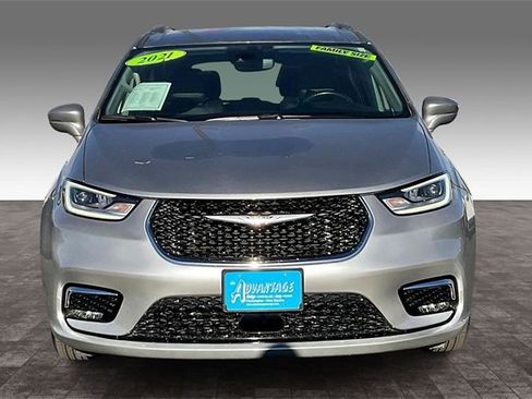 Used 2021 Chrysler Pacifica Touring-L image 3