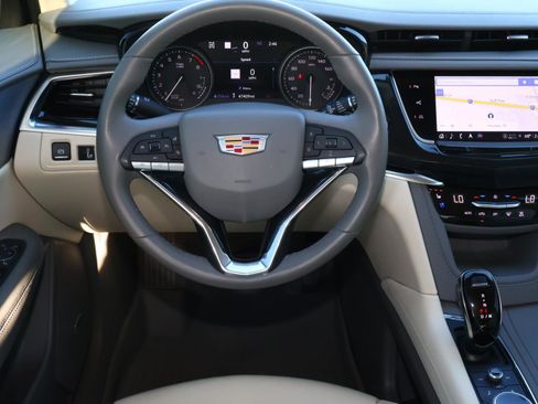 Used 2024 Cadillac XT6 Premium Luxury w/ Technology Package image 8