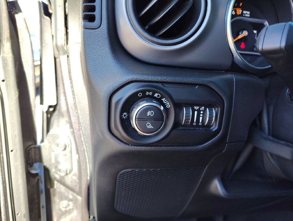 Used 2021 Jeep Gladiator Sport AWD/4WD image 17
