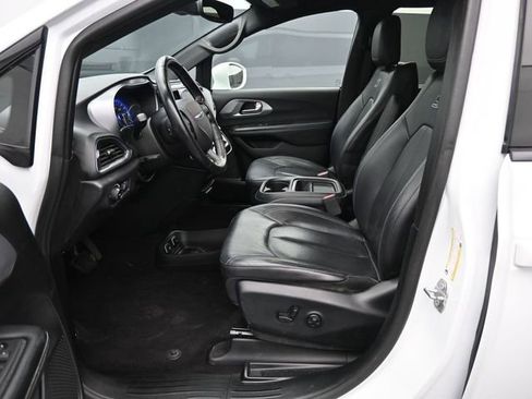 Used 2019 Chrysler Pacifica Touring-L w/ Advanced Safetytec Group image 24