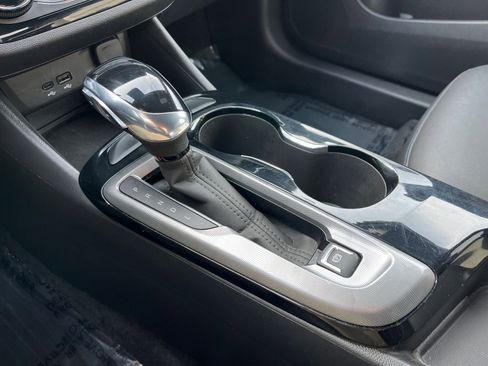 Used 2025 Buick Envista Sport Touring image 40