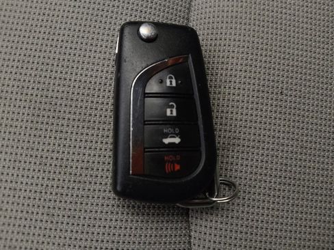 Used 2022 Toyota Corolla LE FWD image 32