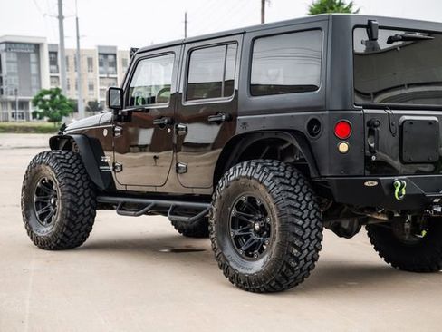 Used 2016 Jeep Wrangler Unlimited Sahara w/ Connectivity Group AWD/4WD image 47