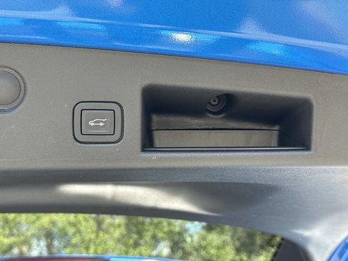Used 2024 Chevrolet Equinox Premier image 12