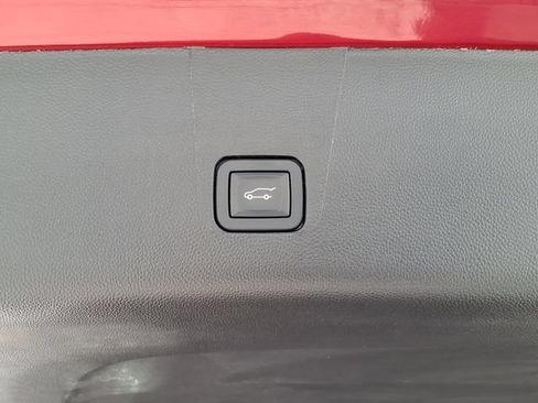 Used 2023 Chevrolet Traverse LT AWD/4WD image 13
