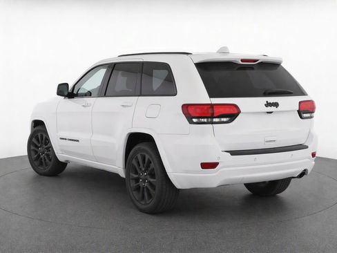 Used 2021 Jeep Grand Cherokee Laredo X RWD image 3