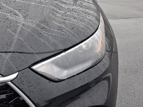 Used 2025 Toyota Highlander XLE image 10